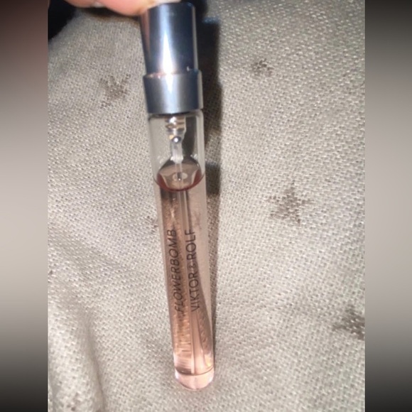 Viktor & Rolf Other - Viktor & Rolf Flowerbomb Perfume